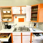La Naranja Retreat - Cozy Duplex Near Downtown With Parking, 300 Mb Wifi & Self Check In
